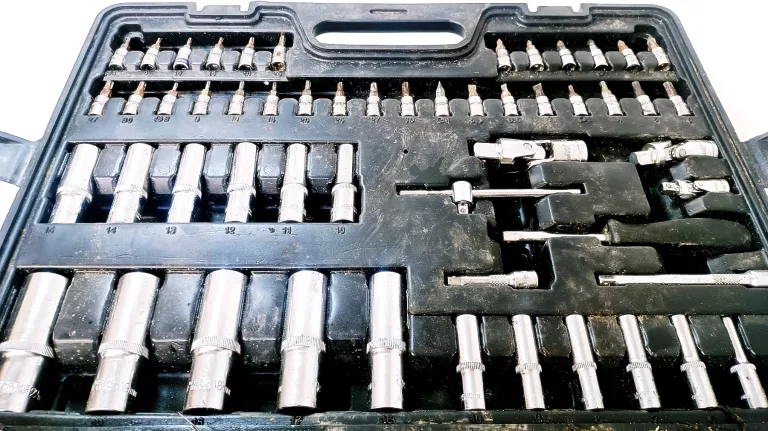 KOMPLET KLUCZY NASADOWYCH SCHMITH SQN-150