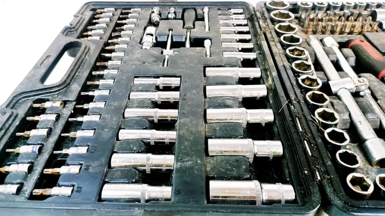 KOMPLET KLUCZY NASADOWYCH SCHMITH SQN-150