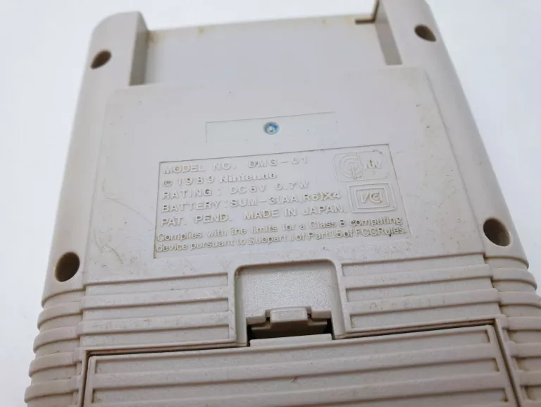 konsola-game-boy-classic-dmg-01-gra-mario-world-land-informacje-o-bezpieczenstwie-218669-1