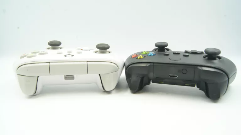 KONSOLA XBOX SERIES S 500GB KOMPLET +2 PADY