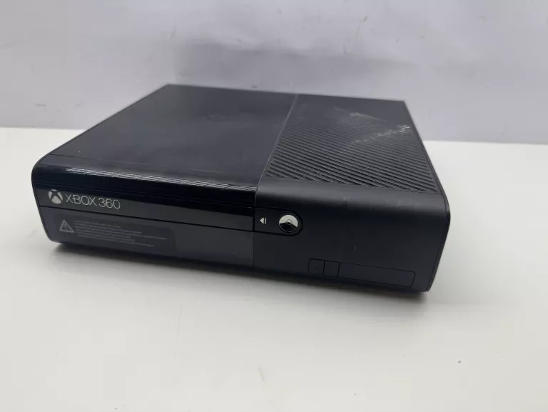 KONSOLA XBOX 360 E 500GB