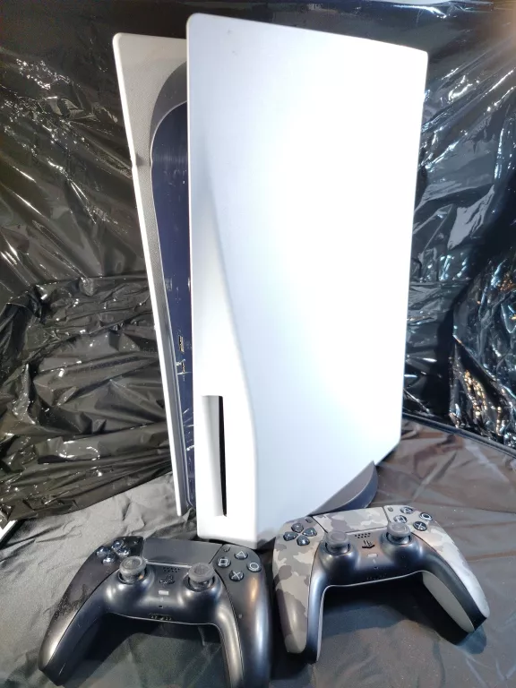 KONSOLA PS5 Z NAPĘDEM MODEL 184 + 2 PADY + OKABLOWANIE
