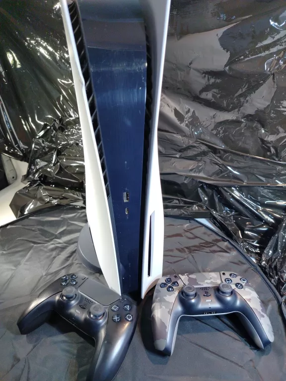 KONSOLA PS5 Z NAPĘDEM MODEL 184 + 2 PADY + OKABLOWANIE