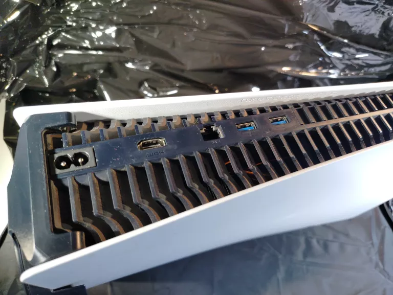 KONSOLA PS5 Z NAPĘDEM MODEL 184 + 2 PADY + OKABLOWANIE