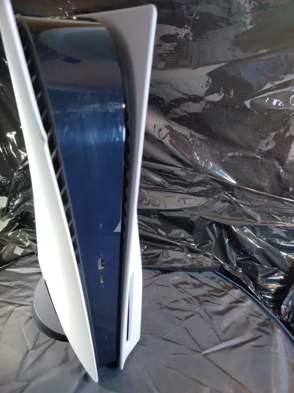 KONSOLA PS5 Z NAPĘDEM MODEL 184 + 2 PADY + OKABLOWANIE