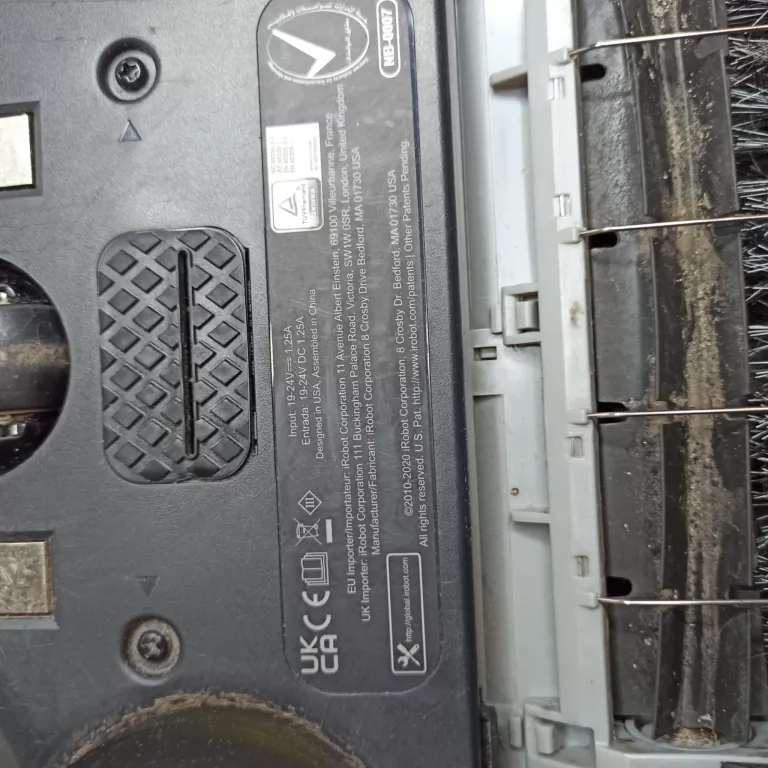 ROBOT SPRZĄTAJĄCY IROBOT ROOMBA 698 ZE STACJĄ ŁADUJĄCĄ