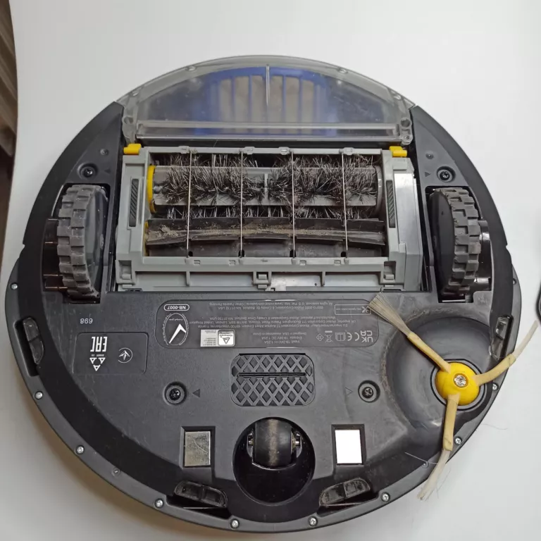 ROBOT SPRZĄTAJĄCY IROBOT ROOMBA 698 ZE STACJĄ ŁADUJĄCĄ