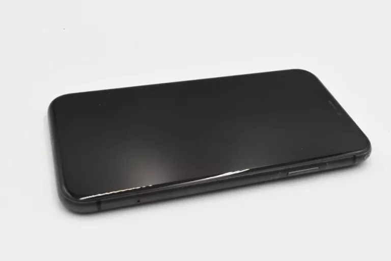 TELEFON IPHONE 11 64GB