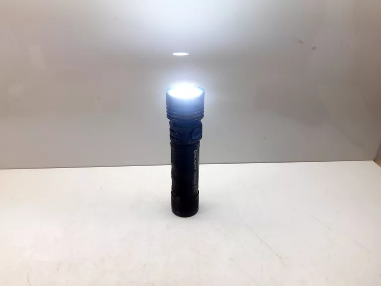 LATARKA EDC OLIGHT SEEKER 3 PRO BLACK - 4200 LUMENÓW AKUMULATOROWA