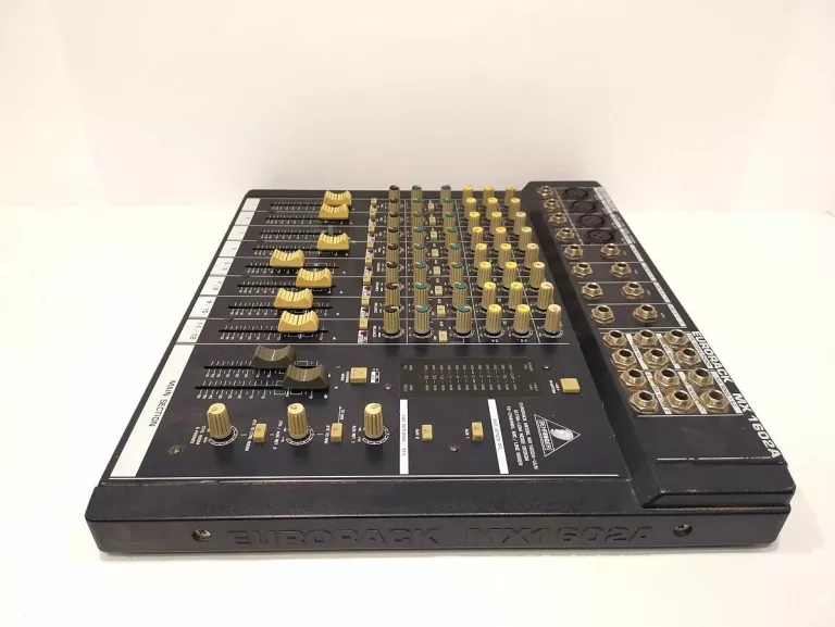 KONSOLA DJ BEHRINGER EURORACK MX1602A