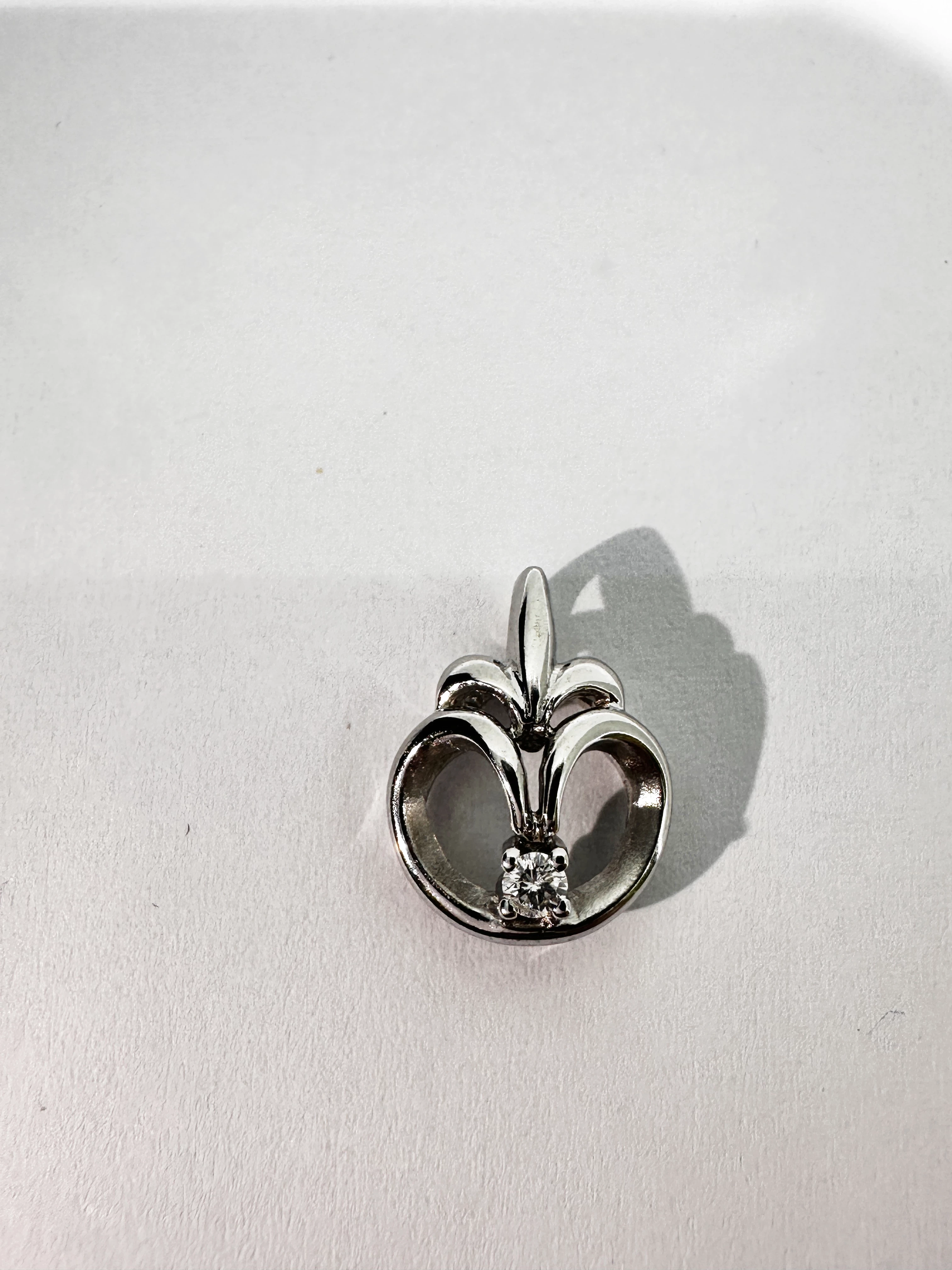 zawieszka-biale-zloto-137g585-material-15835-2