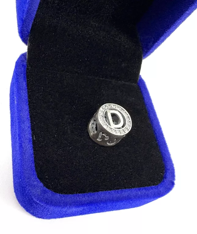 uroczy-srebrny-charms-p925-literka-d-rodzaj-2205-2