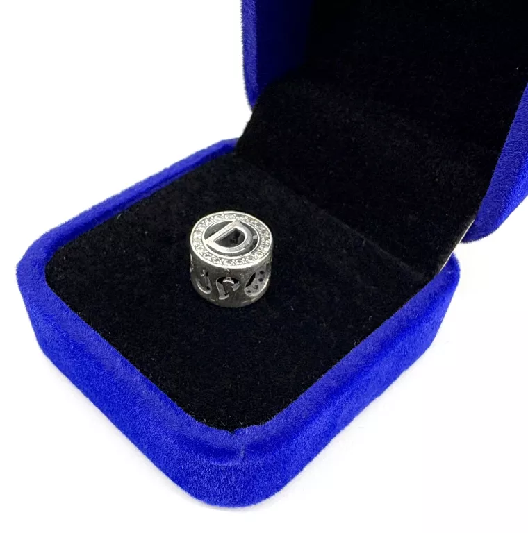 uroczy-srebrny-charms-p925-literka-d-pabianicka-7-belchatow-mk