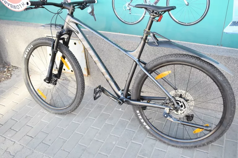 ROWER MTB TREK XCALIBER 8 (2024)
