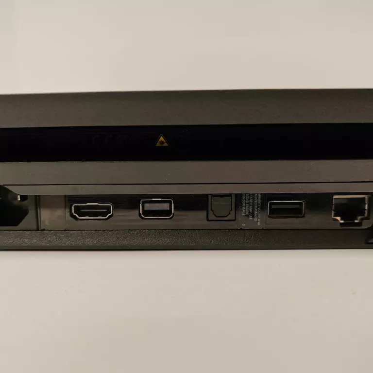 KONSOLA PS4 PRO 1TB 2 PADY FIFA 24