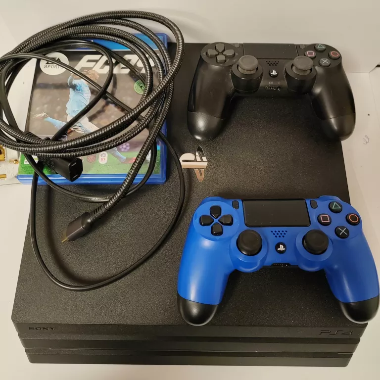 KONSOLA PS4 PRO 1TB 2 PADY FIFA 24