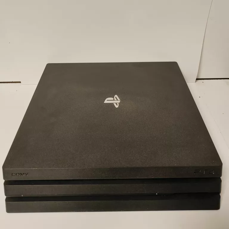 KONSOLA PS4 PRO 1TB 2 PADY FIFA 24
