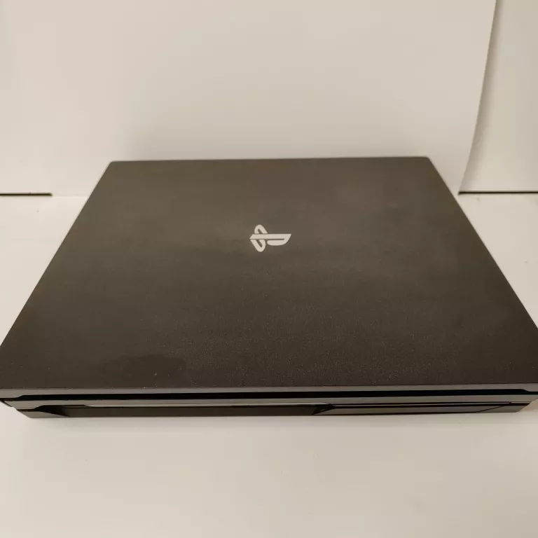 KONSOLA PS4 PRO 1TB 2 PADY FIFA 24