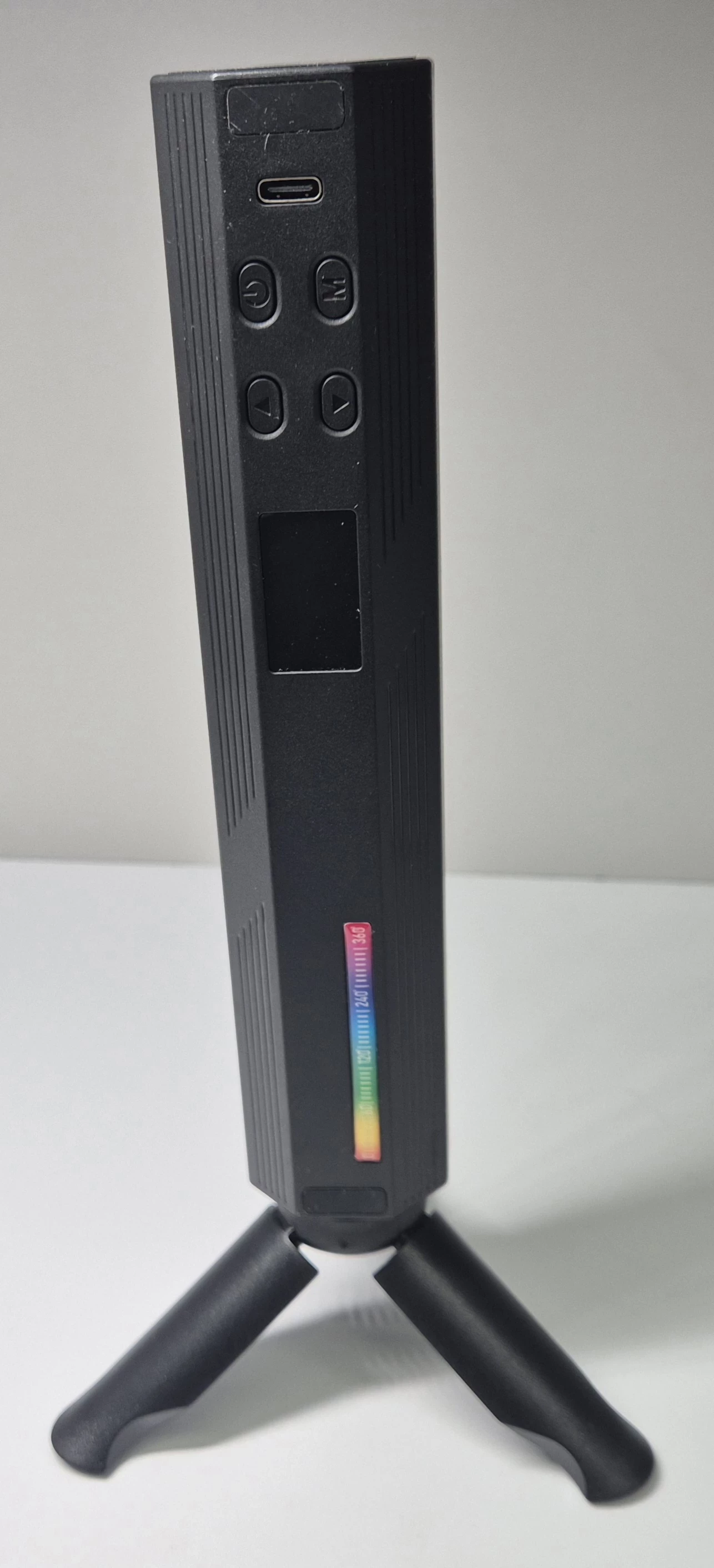 lampka-led-video-light-w200rgb-model-nie