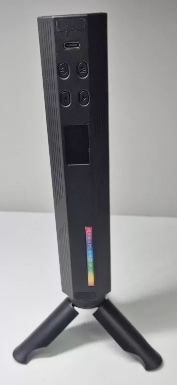 lampka-led-video-light-w200rgb-model-nie