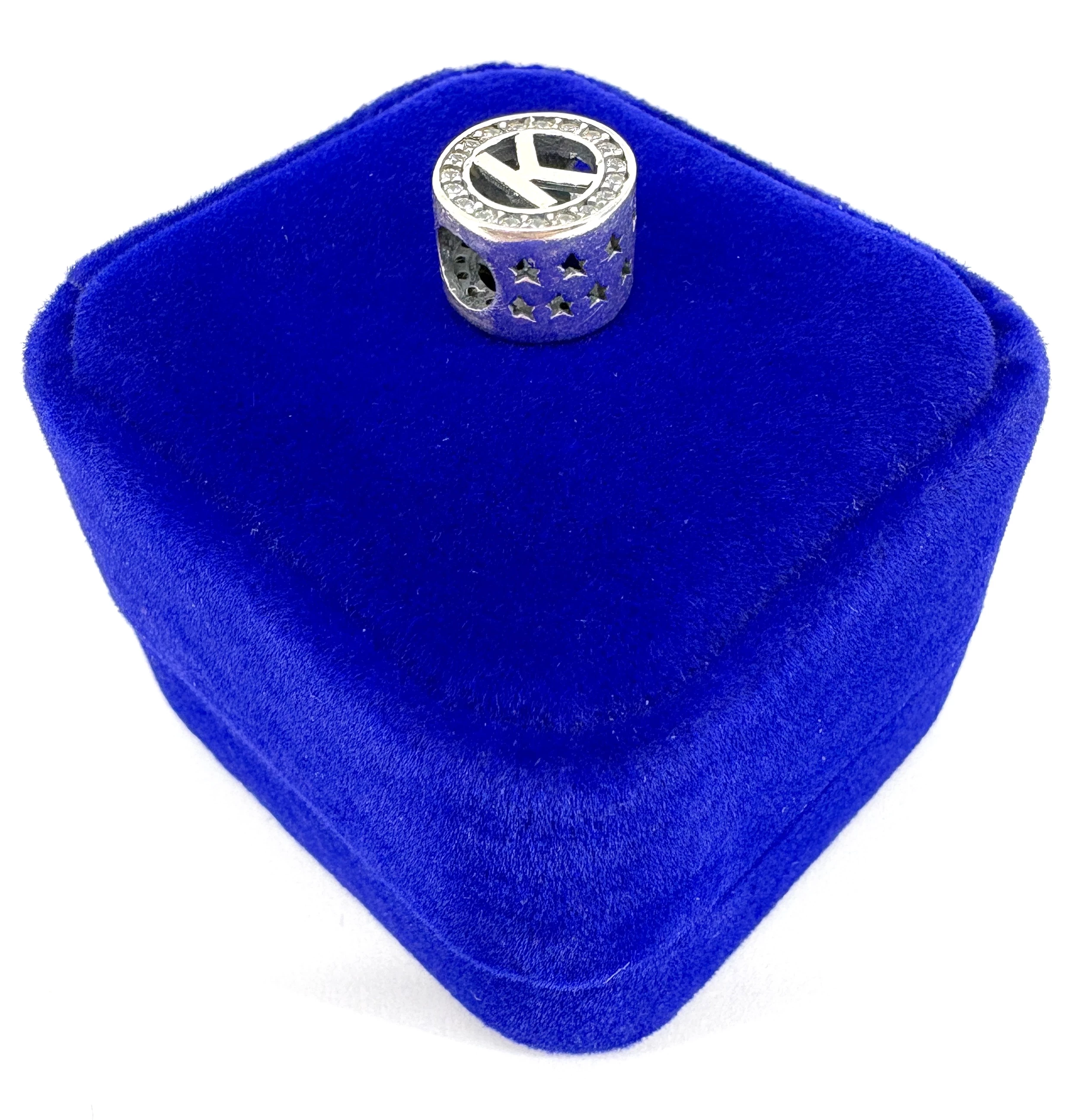 uroczy-srebrny-charms-p925-literka-k-pabianicka-7-belchatow-mk