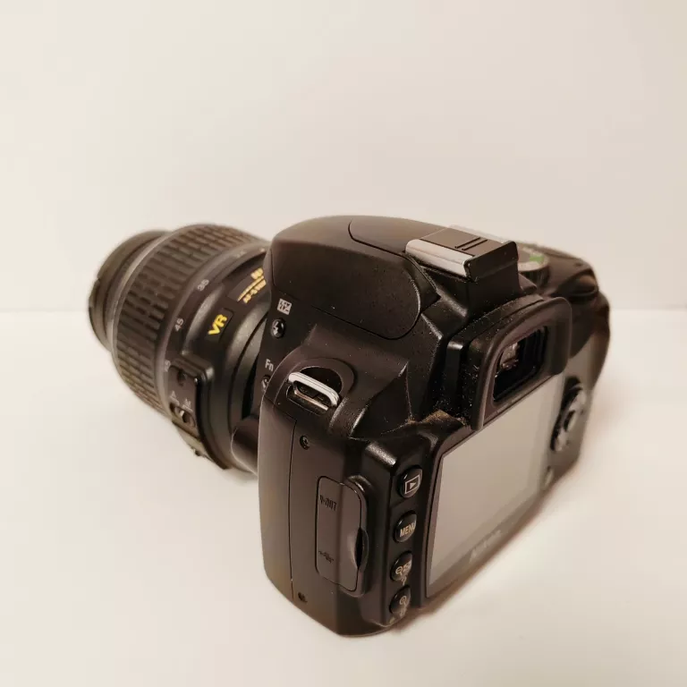 NIKON D60 + NIKKOR VR 18-55 MM VR KIT
