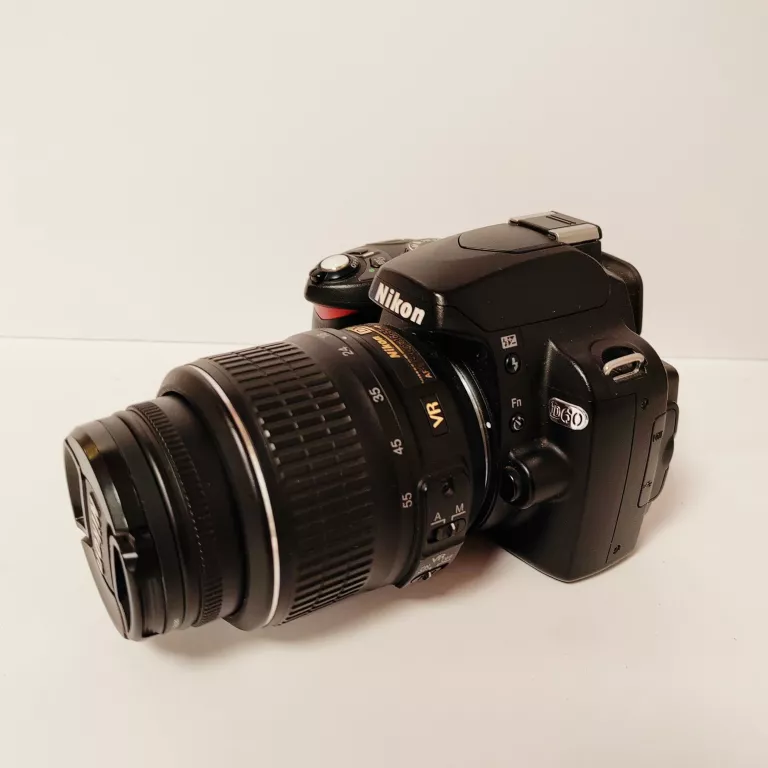 NIKON D60 + NIKKOR VR 18-55 MM VR KIT