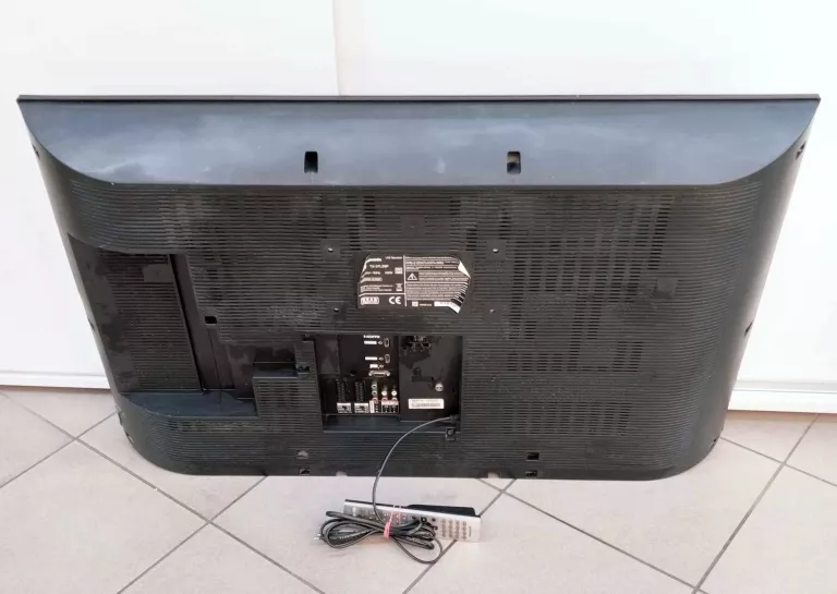 TELEWIZOR LCD PANASONIC TX-37LZ8P + PILOT