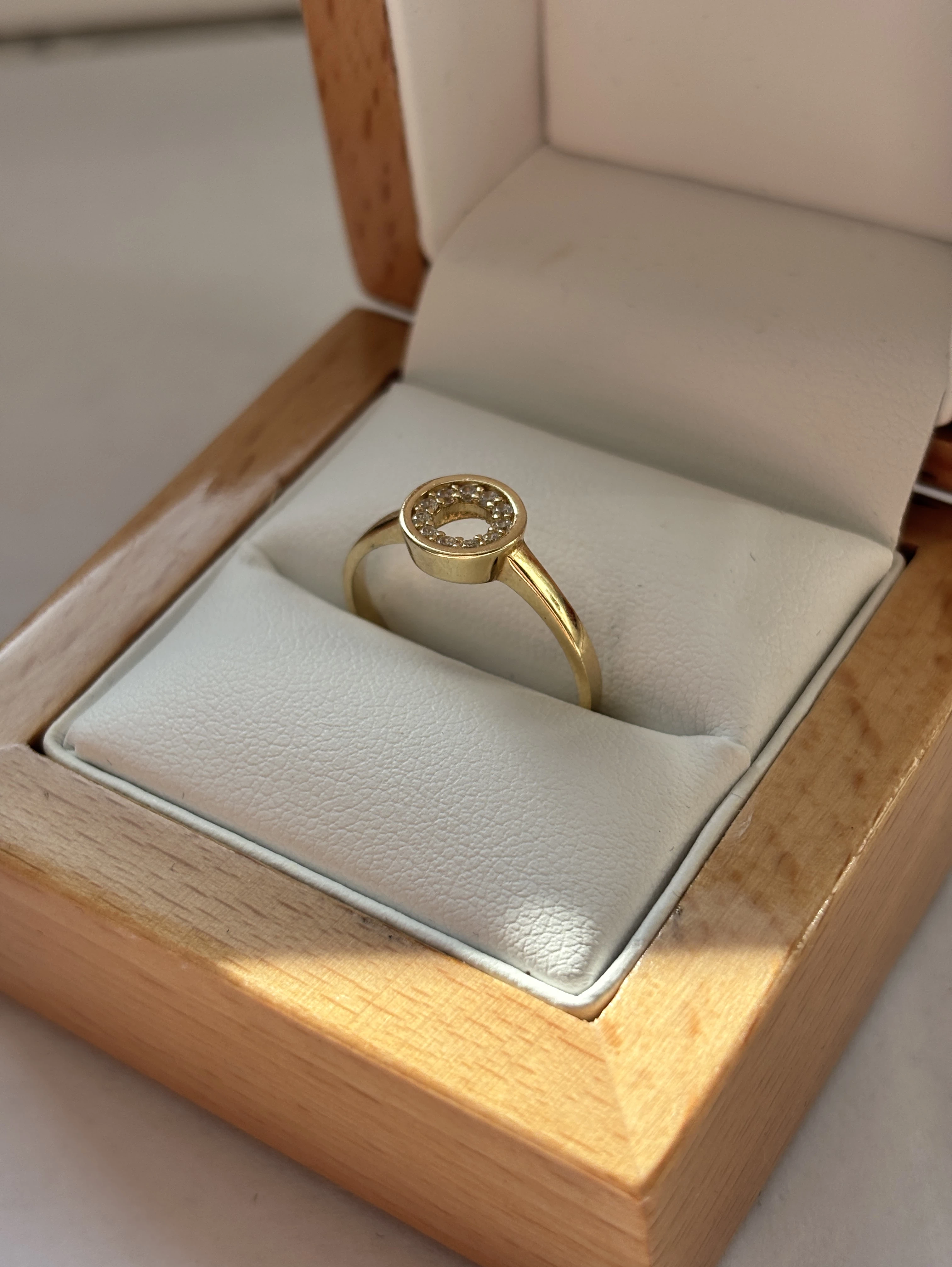 delikatny-zloty-pierscionek-585-14k-natura-i-elegancja-material-15835-2