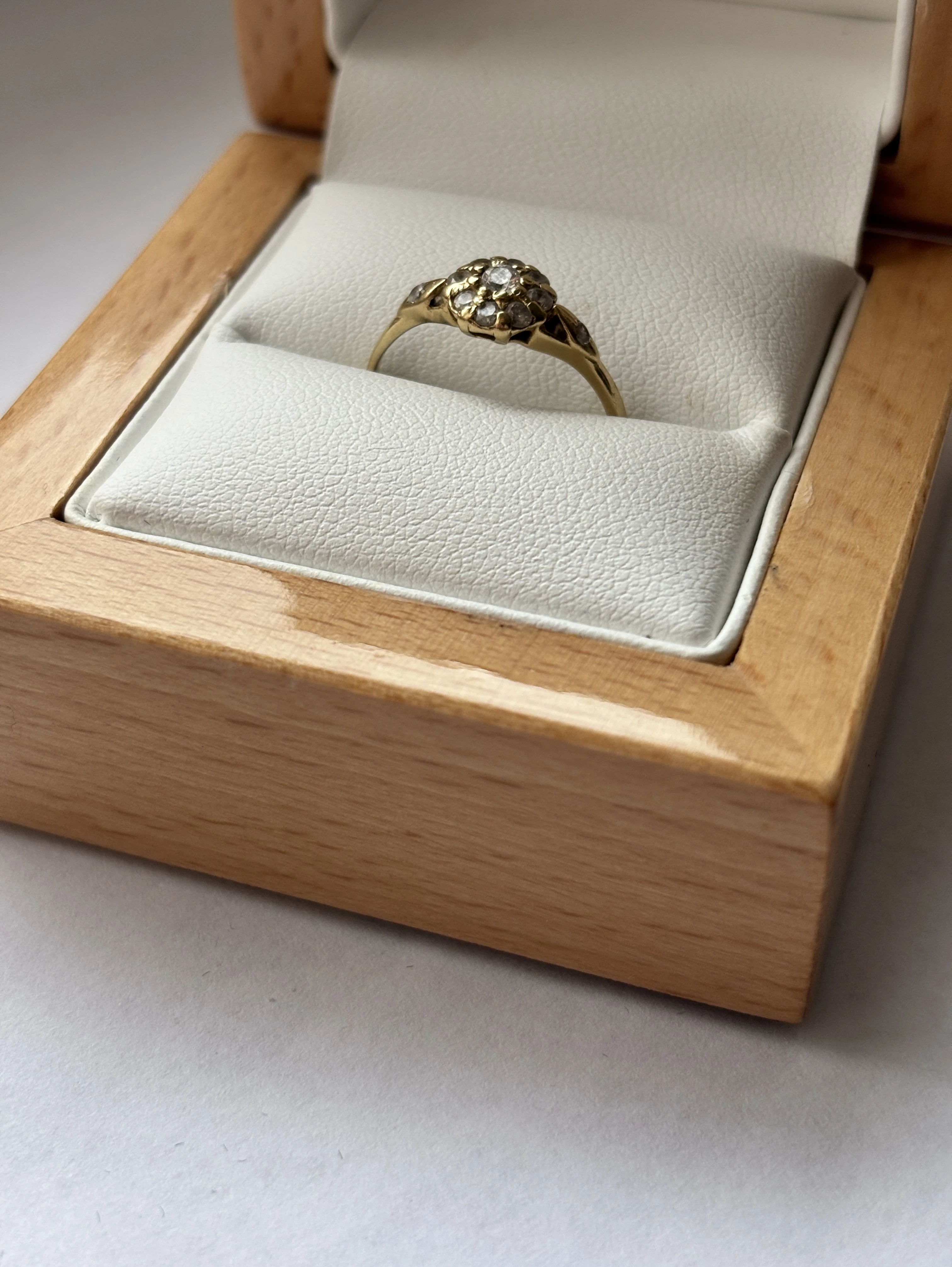 zloty-pierscionek-585-klasyka-ktora-nie-przemija-material-15835-2