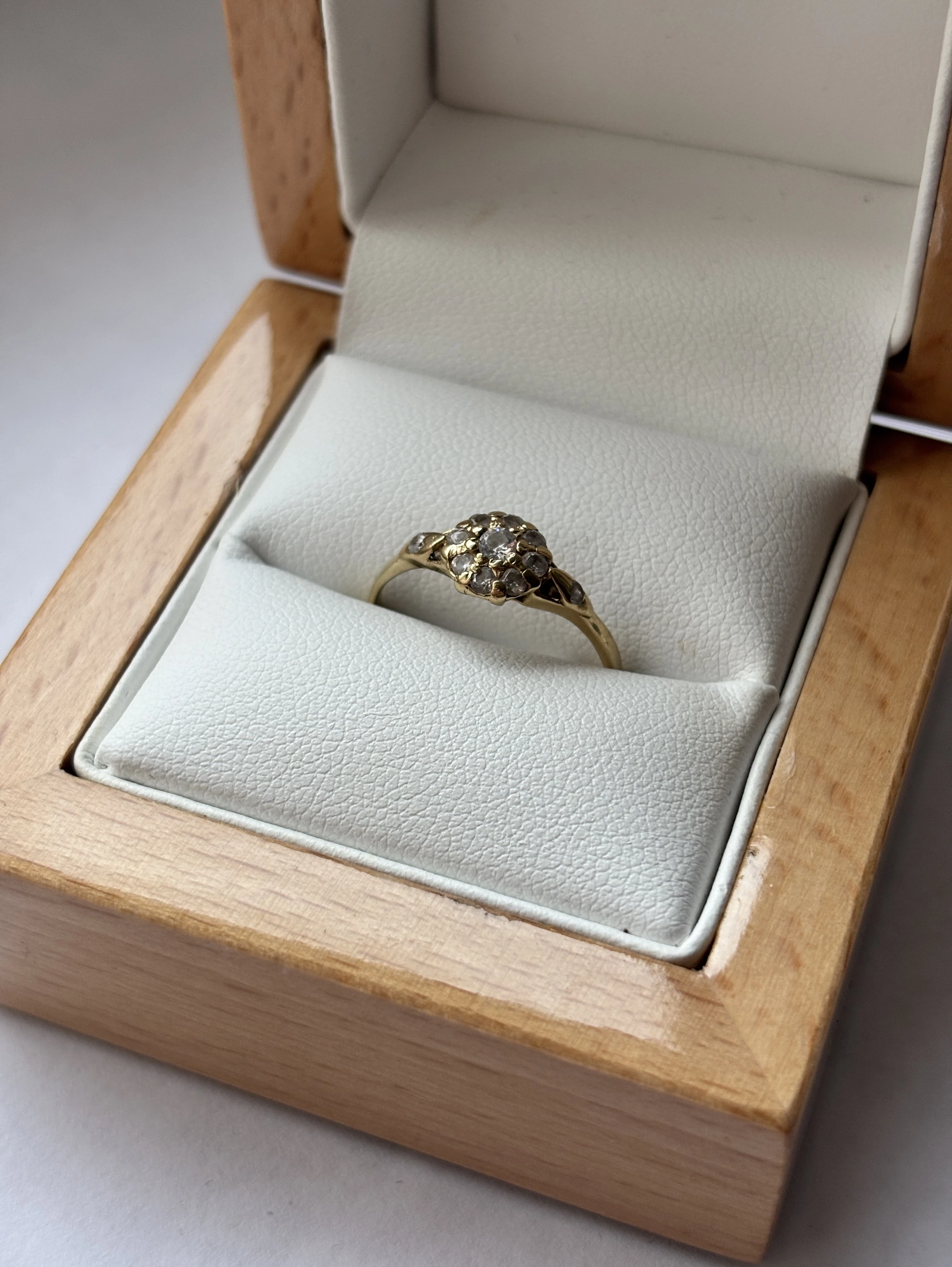 zloty-pierscionek-585-klasyka-ktora-nie-przemija-rodzaj-2205-2