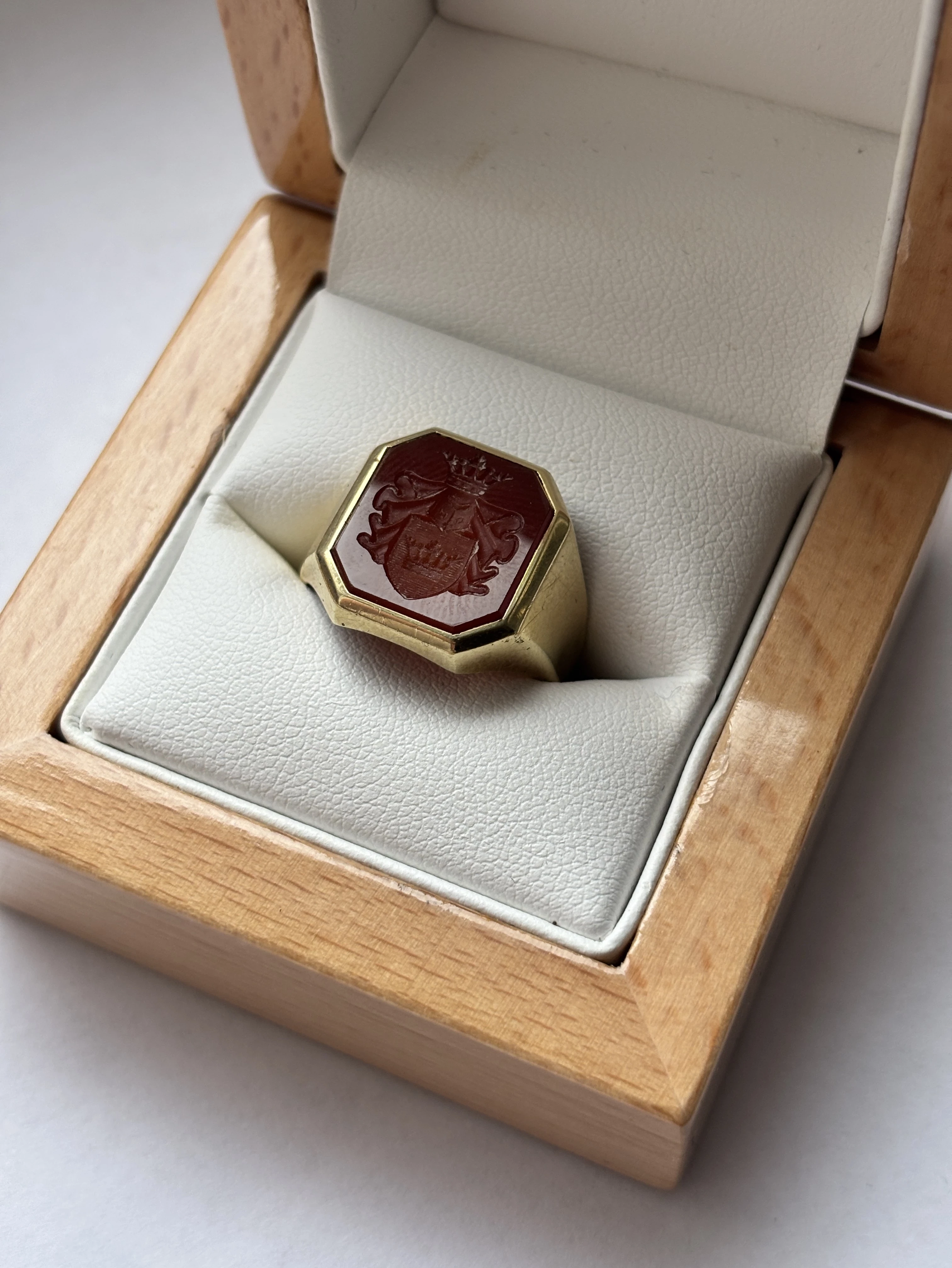 zloty-sygnet-585-14k-maly-detal-wielki-efekt-rozmiarsrednica-wew-mm-372-22