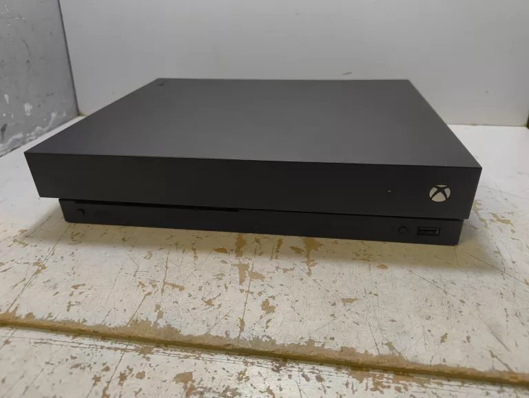 KONSOLA XBOX ONE X 2TB SSD