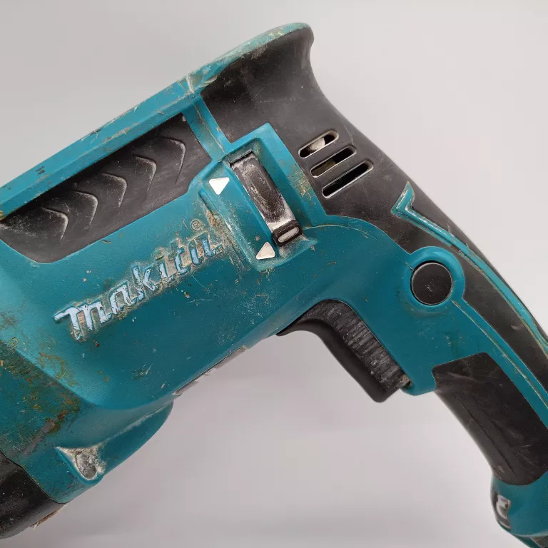 MŁOTOWIERTARKA MAKITA HR2611FT
