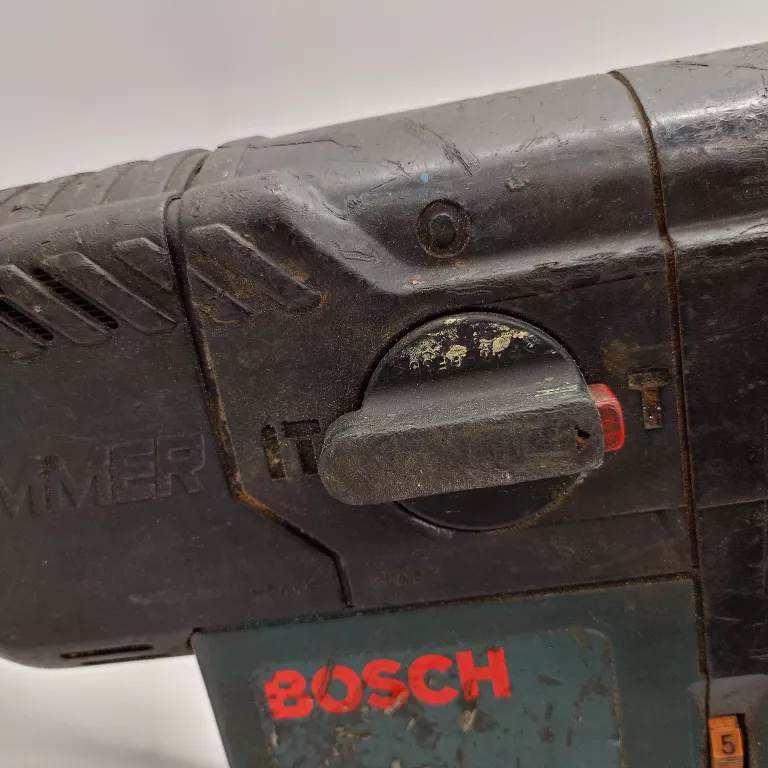 MŁOT UDAROWY BOSCH GBH 11 DE