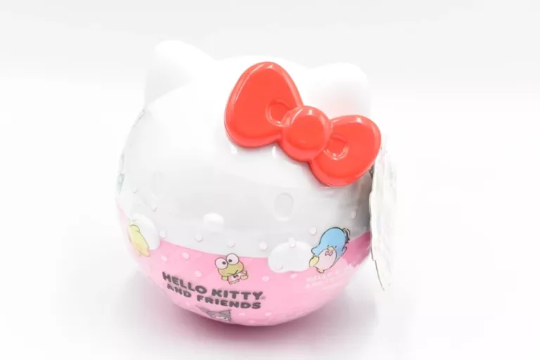 KULA NIESPODZIANKA Z LALECZKĄ L.O.L. SURPRISE HELLO KITTY AND FRIENDS
