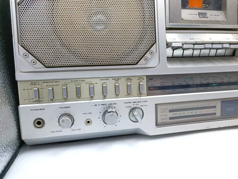 RADIOMAGNETOFON AKAI AJ-530 RETRO