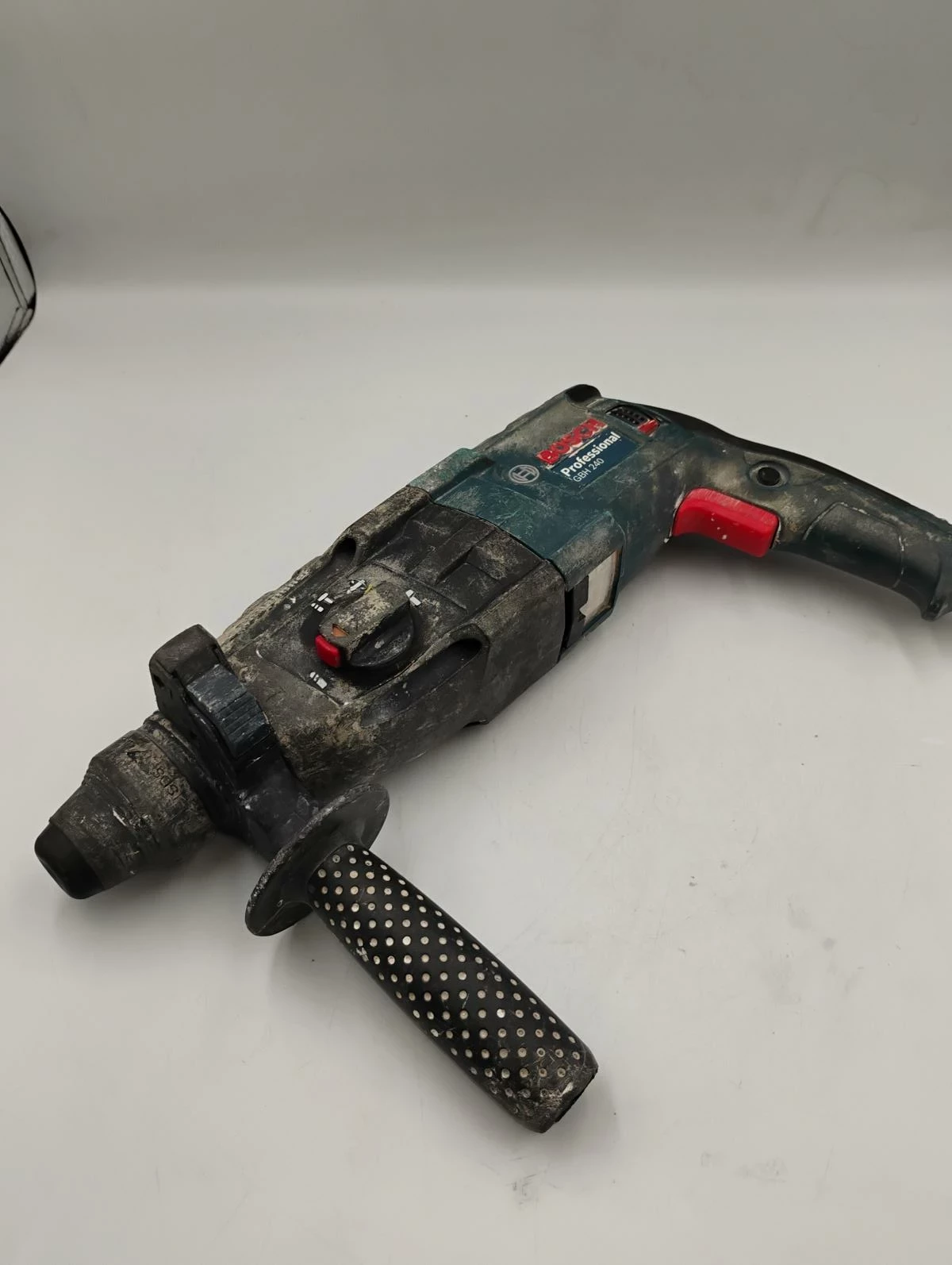 mlotowiertarka-bosch-professional-gbh-240-walizka-energia-udaru-270