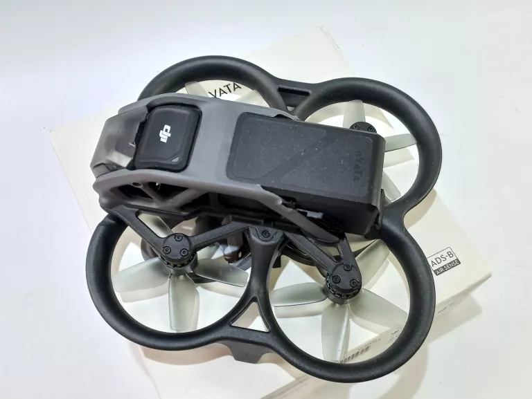 DRON DJI AVATA EXPLORER COMBO 2000 M