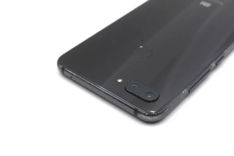 SMARTFON XIAOMI MI 8 LITE 4 GB / 64 GB 4G (LTE) CZARNY