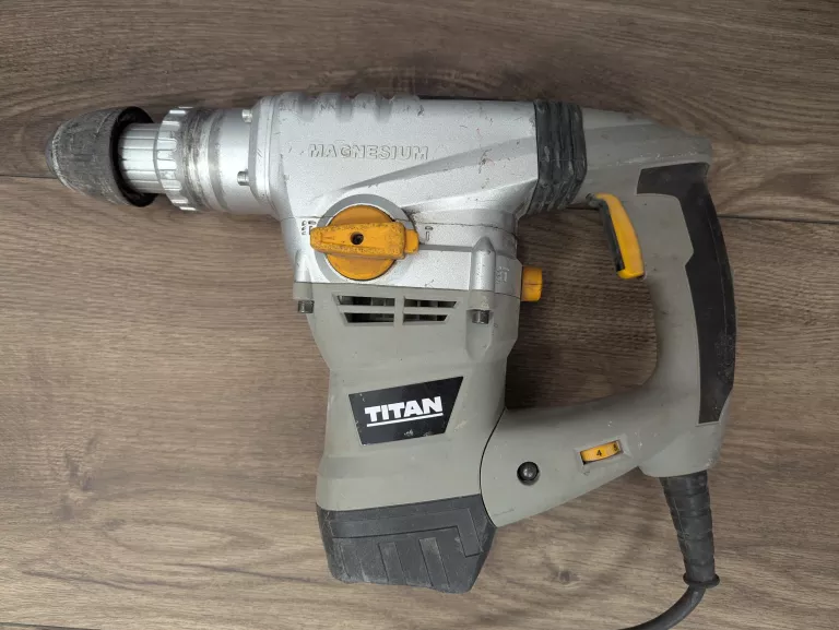 MŁOTOWIERTARKA TITAN TTB278SDS