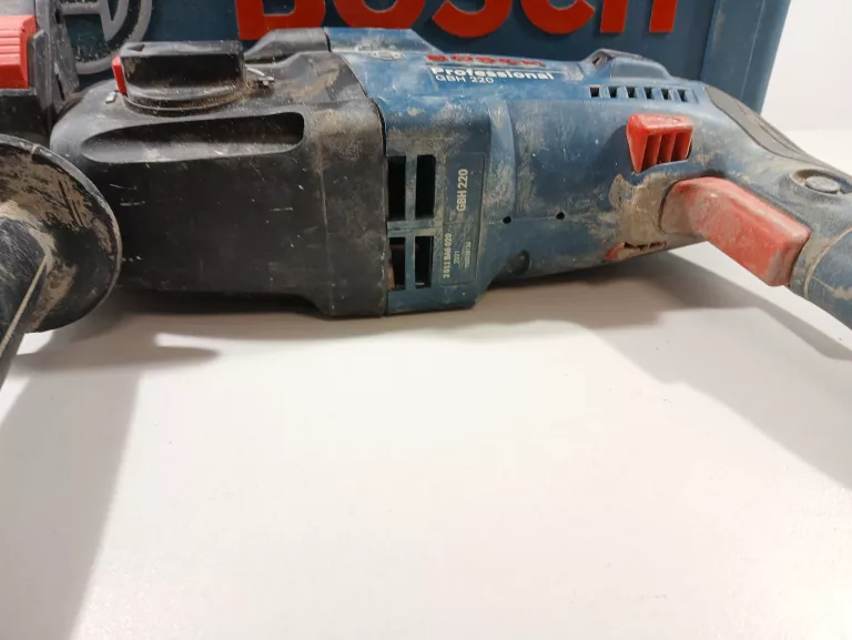 MŁOT UDAROWO-OBROTOWY BOSCH GBH 220 PROFESSIONAL 720 W