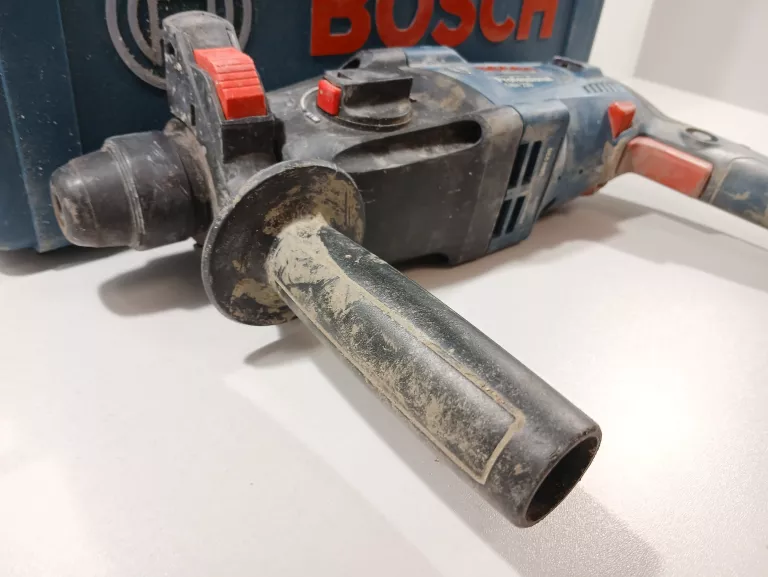 MŁOT UDAROWO-OBROTOWY BOSCH GBH 220 PROFESSIONAL 720 W