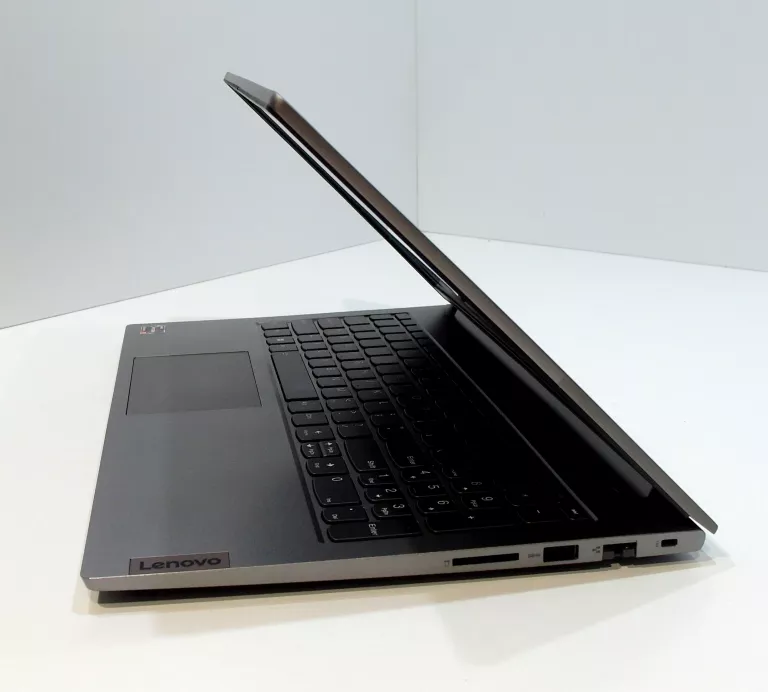 LAPTOP LENOVO 82XG0073PB 16" AMD RYZEN 7 16 GB/512 GB SREBRNY