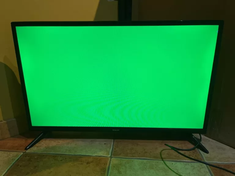 TELEWIZOR SENCOR SLE 3227TCS Z PILOTEM