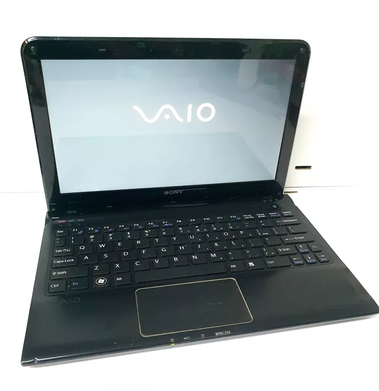 LAPTOP SONY VAIO SVE111B11M 11,6" E2-1800 8/500GB HDD *USZKODZONY TOUCHPAD