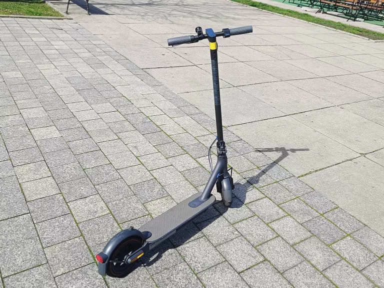 HULAJNOGA ELEKTRYCZNA XIAOMI MI ELECTRIC SCOOTER 3 600 W PRZEBIEG 16 KM