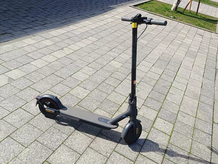HULAJNOGA ELEKTRYCZNA XIAOMI MI ELECTRIC SCOOTER 3 600 W PRZEBIEG 16 KM