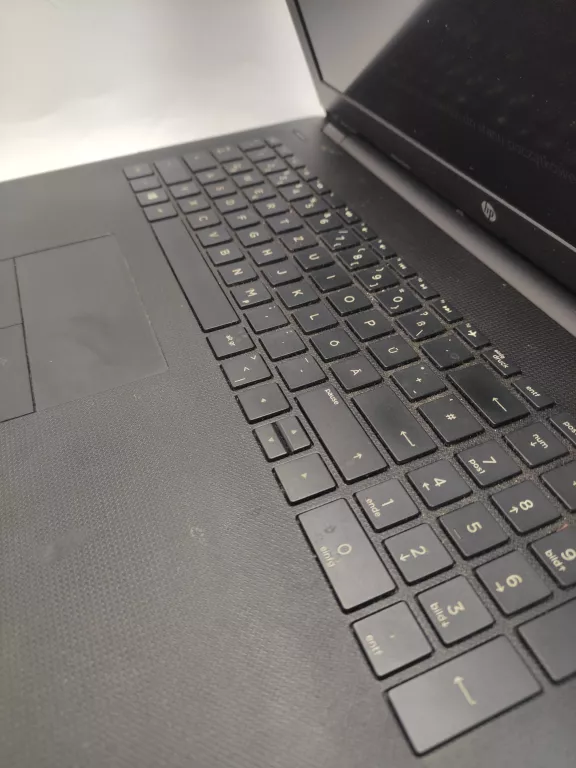 LAPTOP HP HQ-TRE 71025 AMD RADEON R5/4GB RAM/128GB/WIN 10