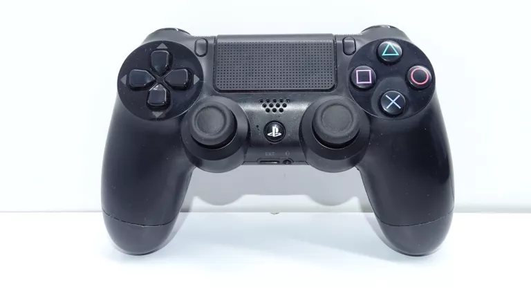 KONSOLA PS4 FAT 1TB CUH-1216B FIFA 23 ZESTAW